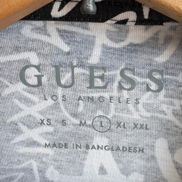 Guess Men's Large Graffiti Print Short Sleeve T Shirt - Picture 4 of 6